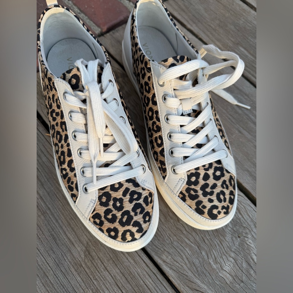 Vionic Winny like new Leopard Print Women's Sneakers